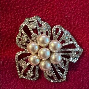 Pearl Cluster Floral Brooch in Silver-tone with Ivory Pearls